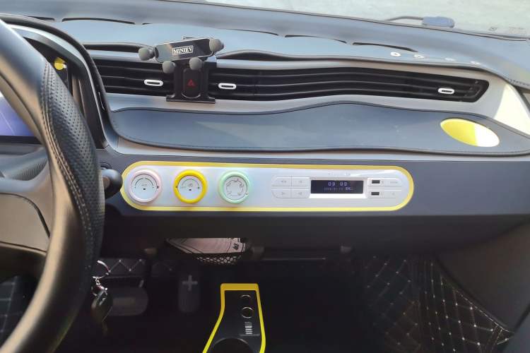 Used Wuling Hongguang MINIEV 2021 Macaron Premium Model – Lithium Iron Phosphate
