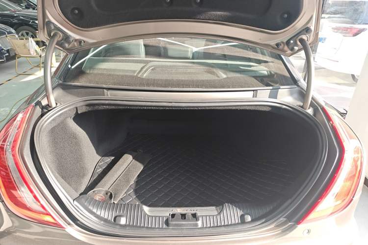 Used Jaguar XJ 2016 XJL 2.0T Two-Wheel-Drive Elegant Business Edition
