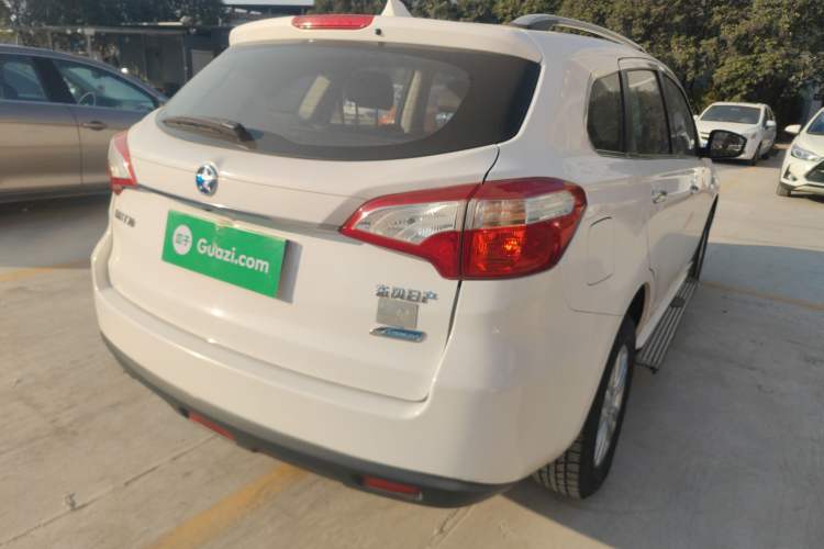 Used Venucia T70 2015 2.0L CVT Smart Edition
