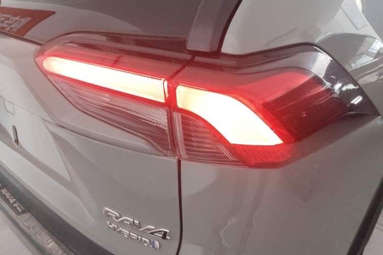 Used Toyota RAV4 2020 Dual-Engine 2.5L E-CVT 4x4 Elite PLUS Edition
