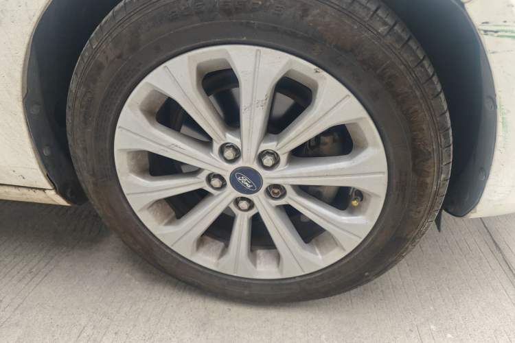 Used Ford Escort 2015 1.5L Automatic Fashion Model
