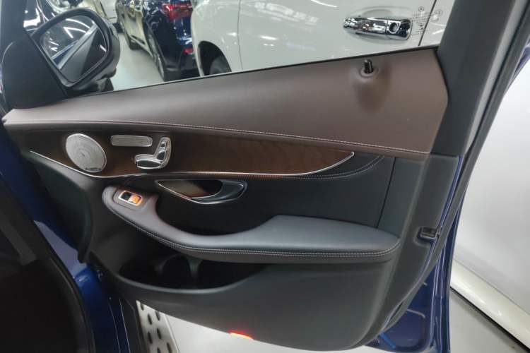 Used Mercedes-Benz GLC 2016 GLC 300 4MATIC Dynamic Model
