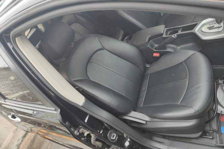 Used Venucia T70 2015 2.0L CVT Smart Edition