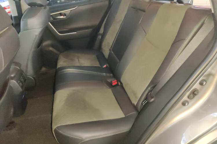 Used Toyota RAV4 2022 2.0L CVT 4x4 Style Plus Edition
