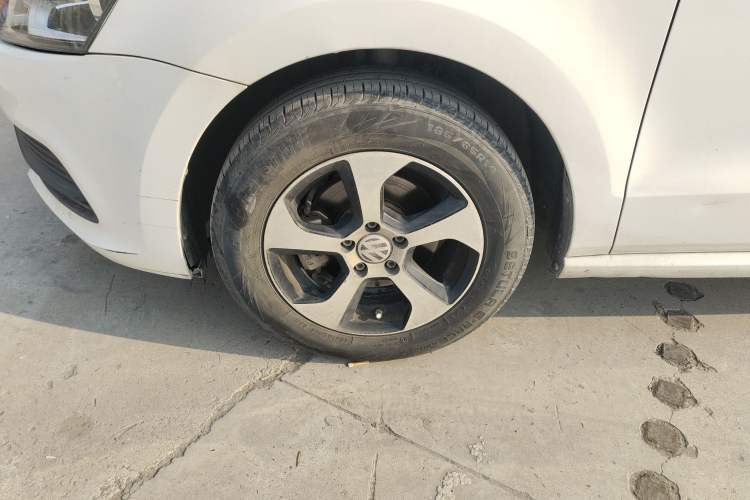 Used Volkswagen Polo 2014 1.4L Manual Fashion Edition