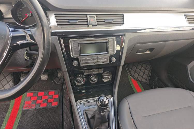 Used Volkswagen Bora 2016 1.6L manual Comfort trim level
