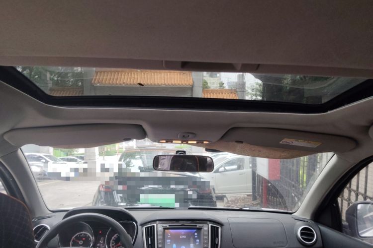 Used Venucia T70 2015 2.0L CVT Smart Edition
