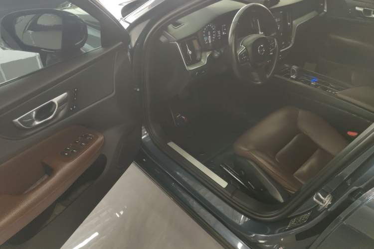 Used Volvo S60 2022 B4 Zhiyi Luxury Edition