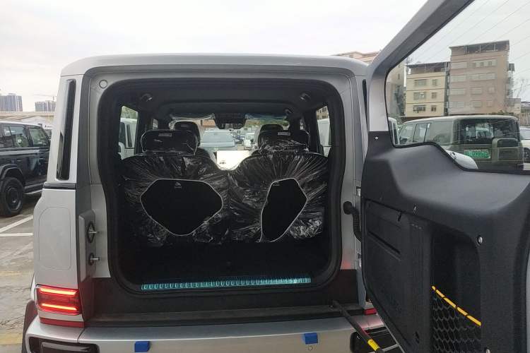 Used  V23 2025 401 Two-Wheel Drive Advanced Edition