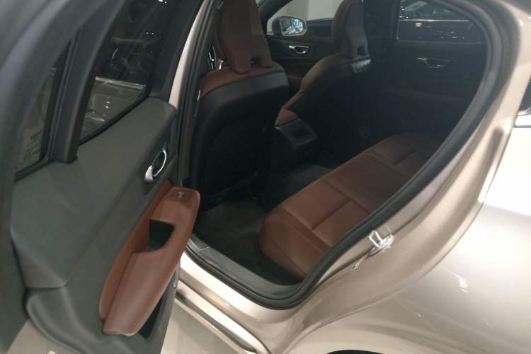 Used Volvo S60 2025 B4 Zhiyuan Luxury Edition