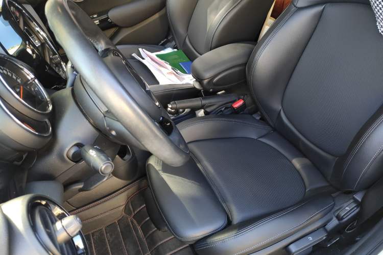 Used  MINI 2019 1.5T COOPER Classic Edition Five-Door Version
