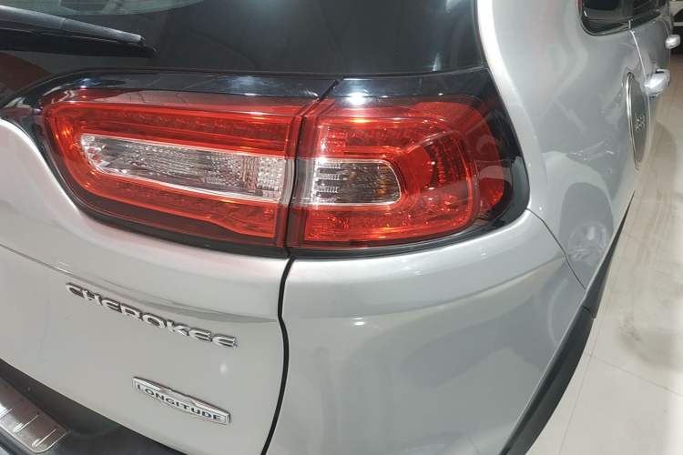 Used  Cherokee 2016 2.4L Professional Smart Version
