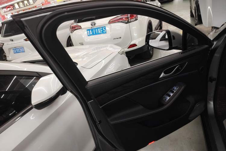 Used  SF5 2021 Four-Wheel Drive Freedom Expedition Edition
