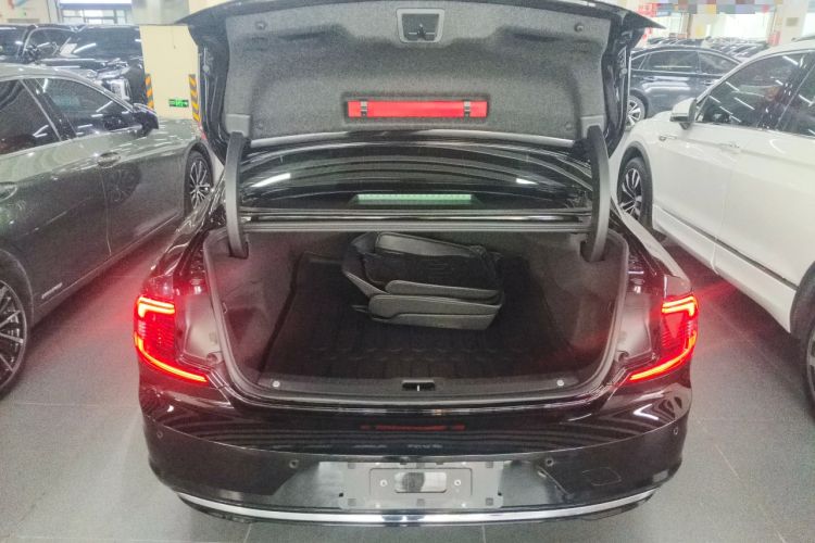 Used Volvo S90 2025 B5 Zhiyi Luxury Edition
