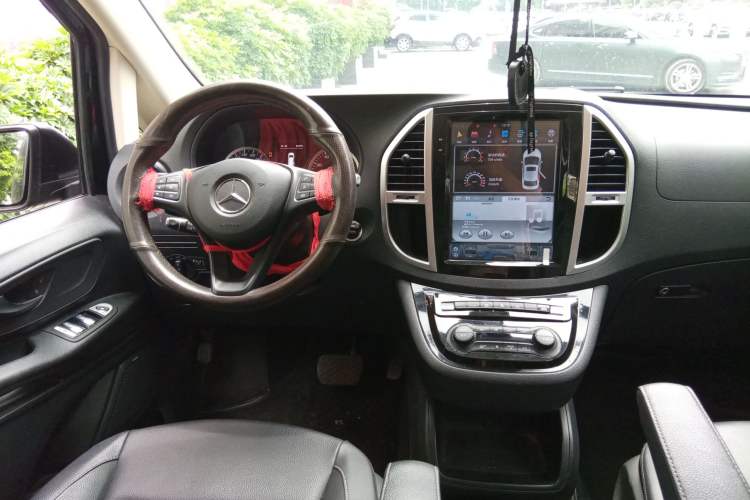 Used Mercedes-Benz Vito 2018 2.0T Elite Version 7 Seats China VI Emission Standard
