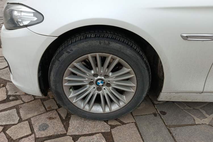 Used BMW 5 Series 2014 525Li Leading Model
