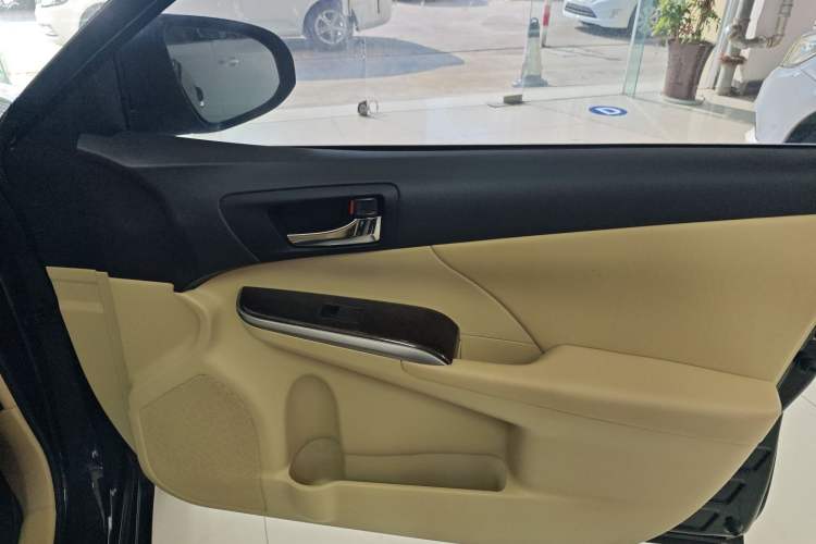 Used Toyota Camry 2016 2.0G 10th Anniversary Leading Edition
