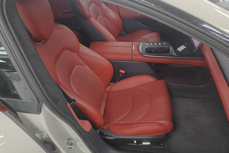 Used  SU7 2024 Four-Wheel Drive Ultra-Long Range Advanced Intelligent Driving Max Edition