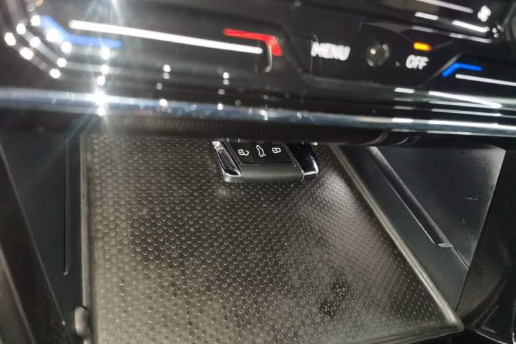 Used Volkswagen Passat 2020 Facelift 330TSI Elite Edition China VI Standard
