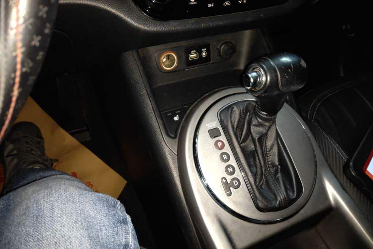 Used Kia Sportage R 2015 2.0L Automatic Two-Wheel Drive DLX Model
