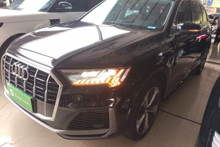 Used Audi Q7 2020 55 TFSI quattro S line sports model
