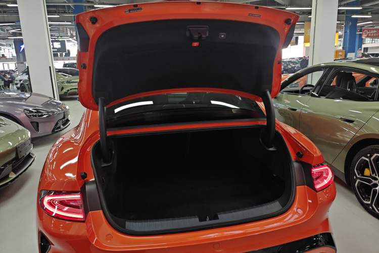 Used Xiaomi Auto SU7 2024 Four-Wheel Drive Ultra-Long Range Advanced Intelligent Driving Max Edition
