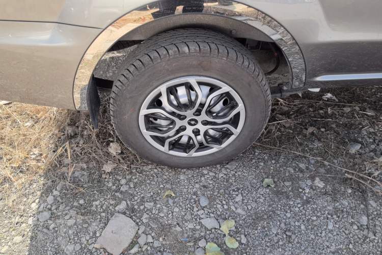 Used Jinbei Hiace X30 2024 1.5L Wealthy-Style Passenger Van 5/6/7 Seater
