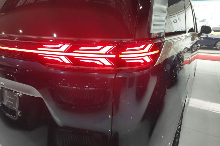 Used Denza D9 2022 DM-i 970 Four-Wheel Drive Flagship Model