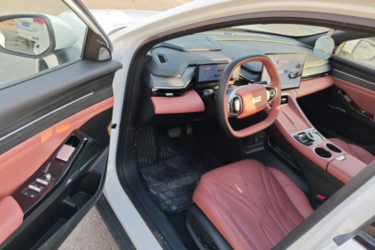 Used  L6 2025 EM-i 140km Starship Edition
