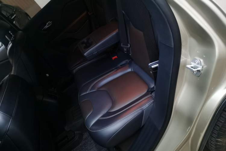 Used  Cherokee 2016 2.4L Leading Edition