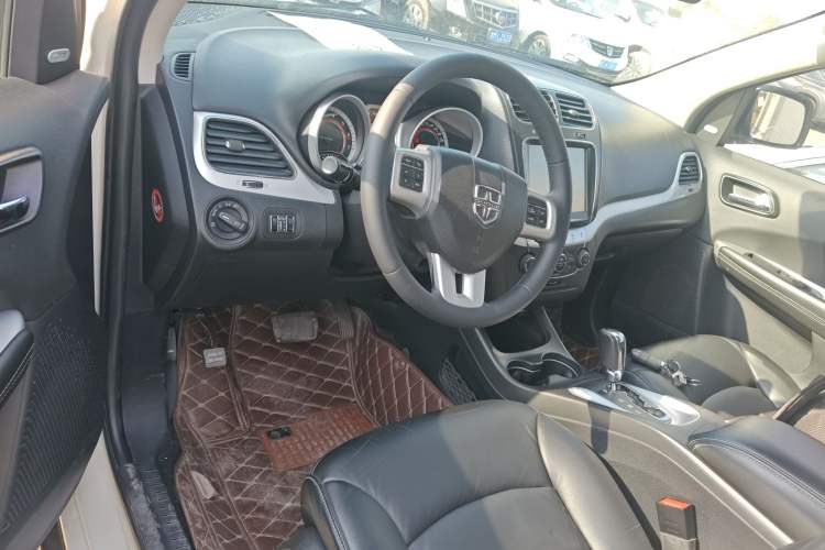 Used Dodge Journey 2013 2.4L Two-Wheel Drive Luxury Version
