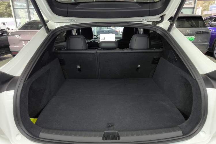 Used ONVO L60 2024 60 kWh Rear-Drive Version