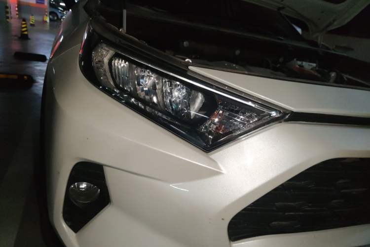 Used Toyota RAV4 2020 Dual-Engine 2.5L E-CVT 4x4 Elite PLUS Edition

