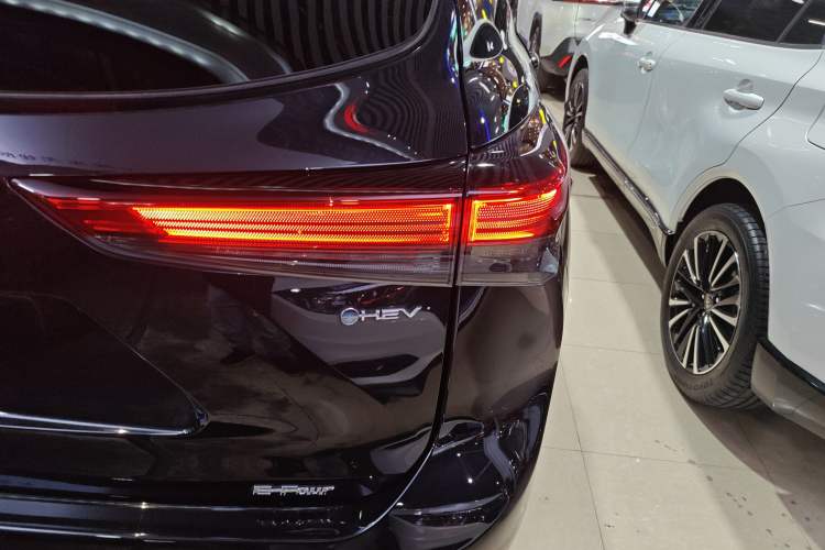 Used Toyota Highlander 2024 2.5L Smart Electric Hybrid Dual-Engine Four-Wheel Drive Prestige Version – 7 Seats