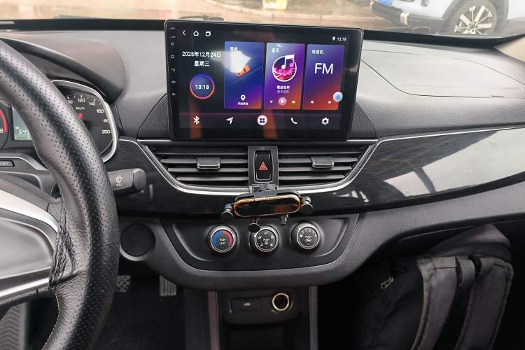 Used Baojun 310 2017 1.5L Automatic Fashion Model
