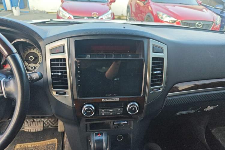 Used Mitsubishi Pajero 2018 V97 3.8L 5-Door GLS Sunroof Dual Differential – Middle East