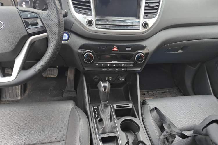 Used Hyundai Tucson 2015 1.6T Dual-Clutch Two-Wheel-Drive Smart Model