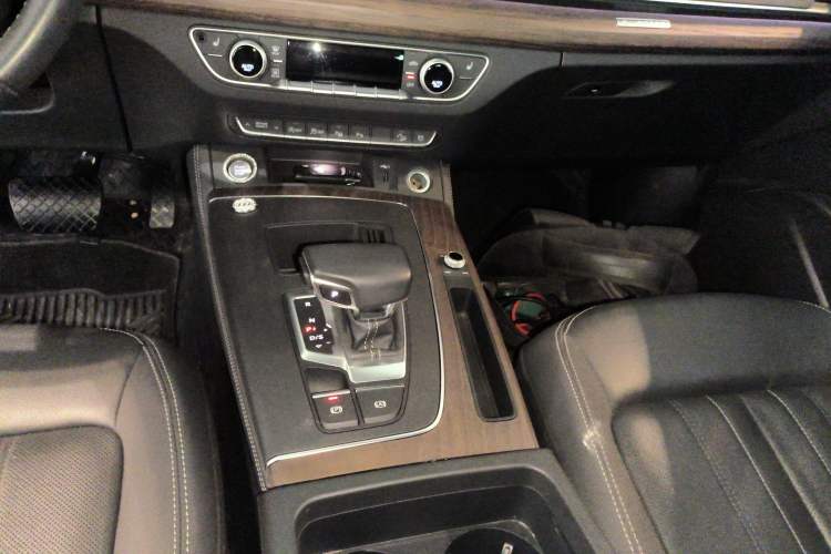 Used Audi Q5L 2022 40T Luxury Elegant Model
