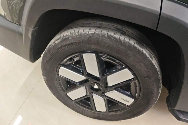 Used  G318 2024 Four-Wheel-Drive Air Suspension Model