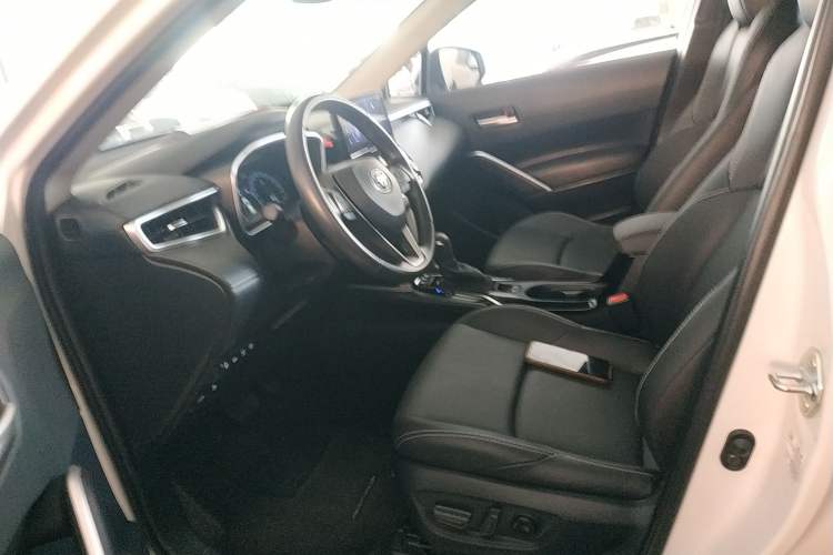 Used Toyota FRONTLANDER 2023 2.0L Smart Electric Hybrid Dual-Engine Deluxe Version
