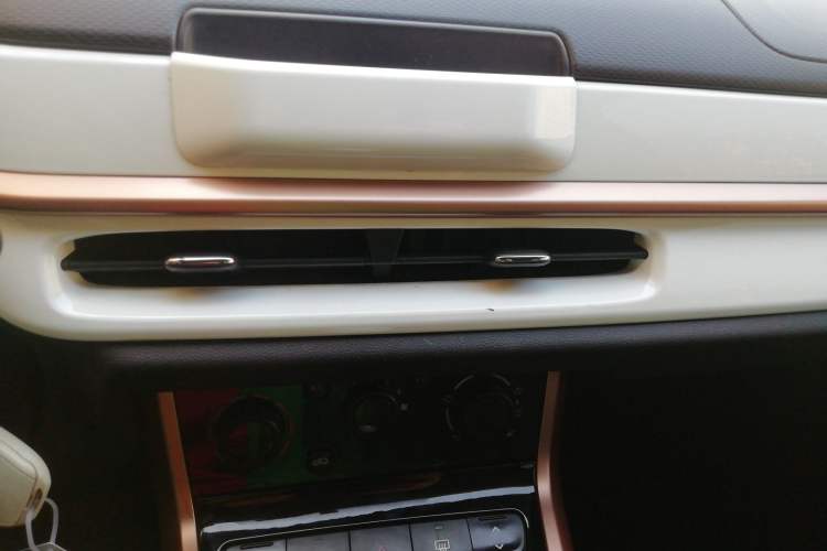 Used Dongfeng NAMMI BOX 2022 Champion Edition Light Wind Version 201KM Standard Model
