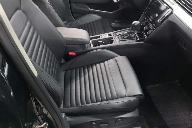 Used Volkswagen Magotan 2018 330TSI DSG Advanced Model
