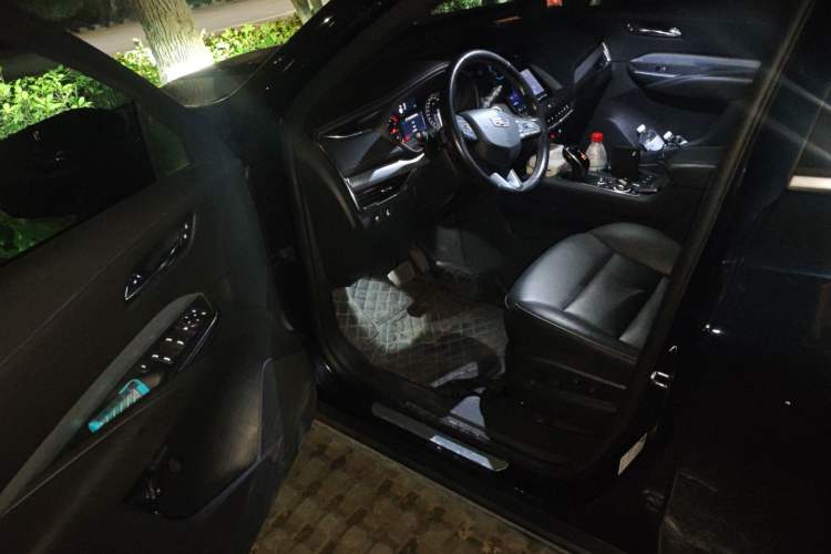 Used Cadillac XT4 2020 28T Two-Wheel-Drive Leading Version
