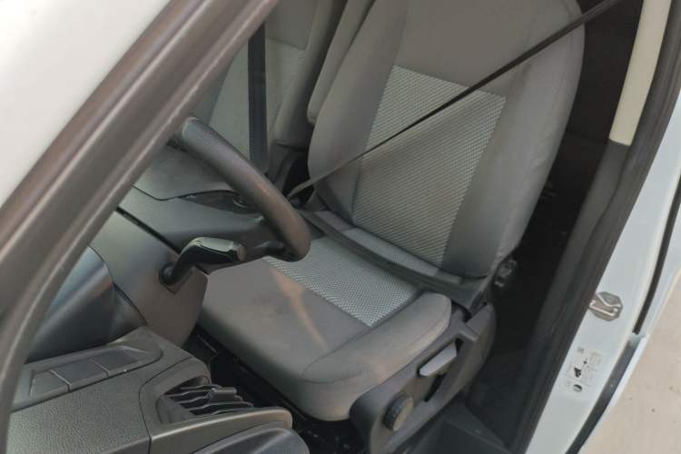 Used Ford Transit 2020 2.0T Diesel Multi-Function Commercial Vehicle Mid-Chassis Low-Roof Design with Dual Rear Doors Meeting China VI Emission Standards
