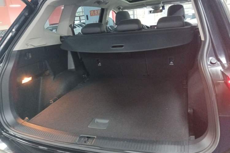 Used Volkswagen Tiguan L 2023 Restyled 330TSI Automatic Two-Wheel Drive R-Line Enhanced Comfort Version