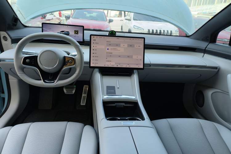 Used Hima Luxeed S7 2025 705 km Pro
