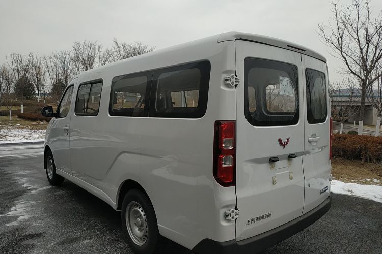 Used Wuling Yangguang 2024 300KM Comfort Version Passenger Van 75kW