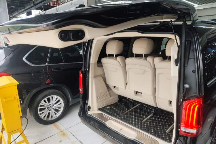 Used Mercedes-Benz V-Class 2018 V 260 Prestige Edition China VI
