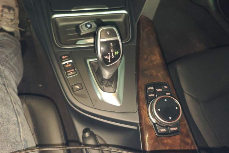 Used BMW 3 Series 2014 320Li Luxury Design Package
