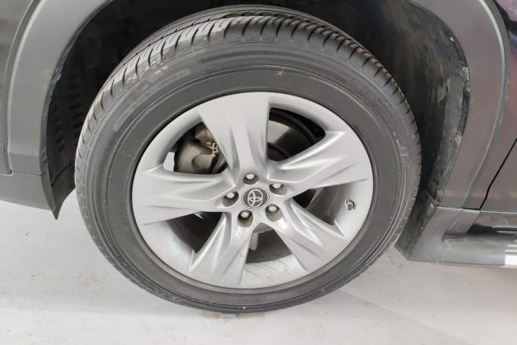 Used Toyota Highlander 2018 2.0T Four-Wheel Drive Luxury Version 7 Seats China VI Standard
